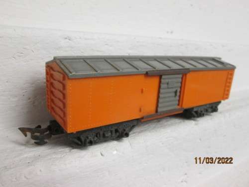 OO SCALE : TRIANG : ORANGE BOX CAR
