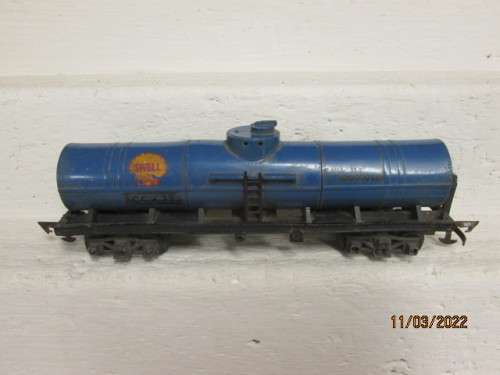 OO SCALE : TRIANG : SHELL TANKER WAGON