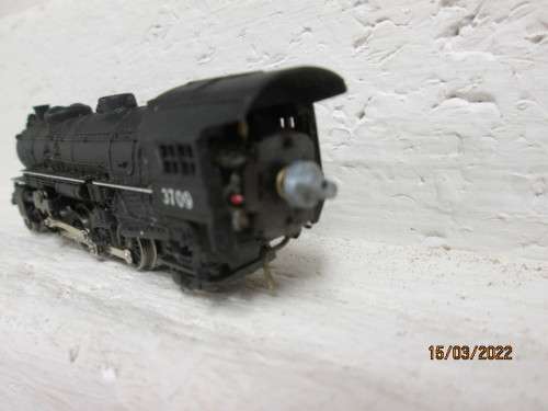N SCALE : 2-8-2 STEAM LOCOMOTIVE