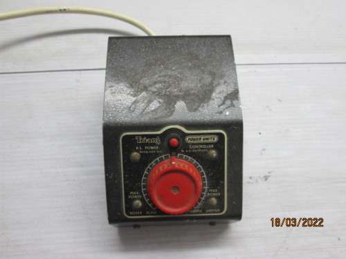 OO SCALE : TRIANG CONTROLLER / TRANSFORMER