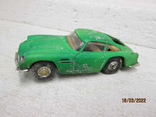 1:32 SCALE : SCALEXTRIC ASTIN MARTIN - DB4