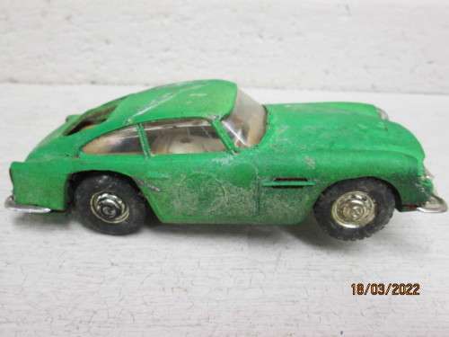 1:32 SCALE : SCALEXTRIC ASTIN MARTIN - DB4