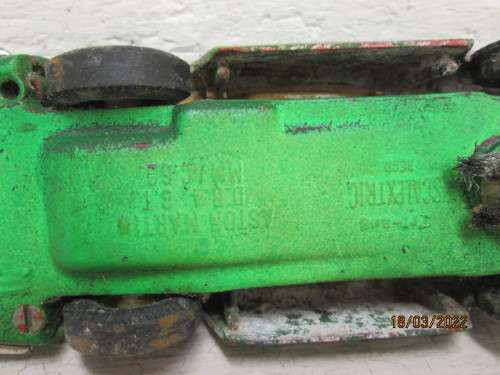 1:32 SCALE : SCALEXTRIC ASTIN MARTIN - DB4