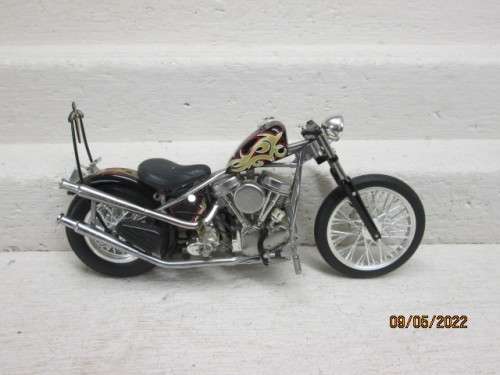 OLD SCHOOL CHOPPER STYLE HARLEY DAVIDSON MOTORBIKE