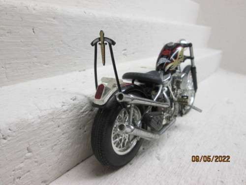 OLD SCHOOL CHOPPER STYLE HARLEY DAVIDSON MOTORBIKE