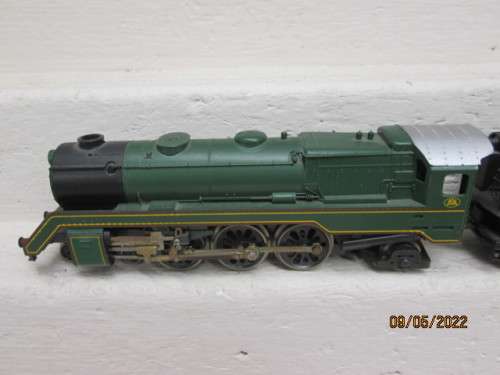 HO SCALE : LIMA : AUSTRALIAN 4-6-2 STEAM LOCOMOTIVE