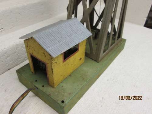 S SCALE : AMERICAN FLYER: AUTOMATIC COAL LOADER