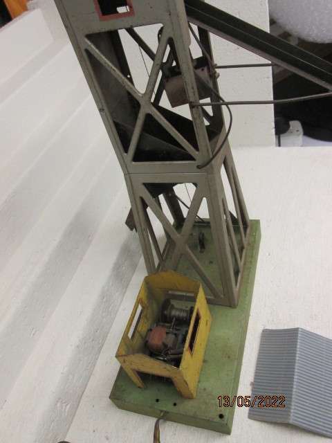 S SCALE : AMERICAN FLYER: AUTOMATIC COAL LOADER