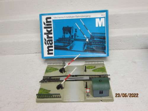 HO SCALE : MARKLIN : M-TRACK - RAILCROSSING - BOXED