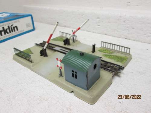 HO SCALE : MARKLIN : M-TRACK - RAILCROSSING - BOXED