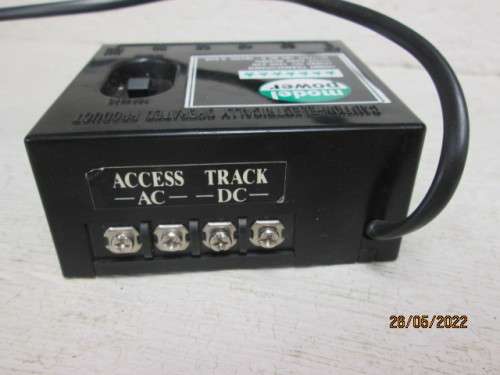 HO SCALE : MODEL POWER  : CONTOLLER / TRANSFORMER
