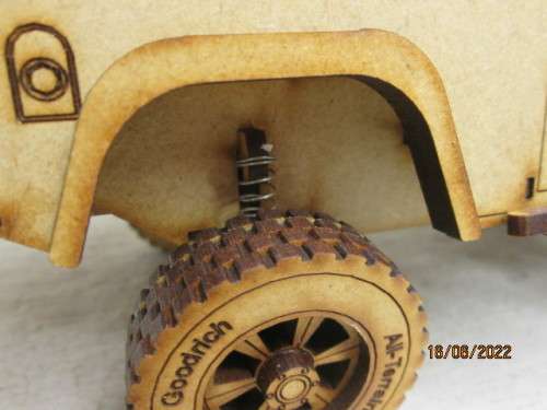 1:18 SCALE LANDROVER SHORT WHEEL BASE WITH SAFARI ROOF RACK - BOXED