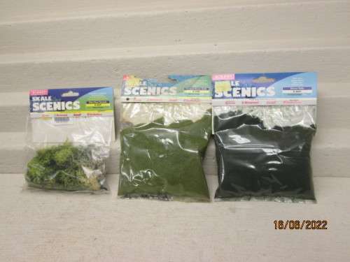 HO SCALE : HORNBY - X3 PACKETS VARIOUS SCENIC MATERIAL