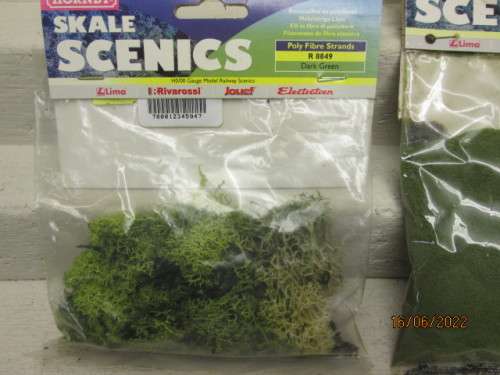 HO SCALE : HORNBY - X3 PACKETS VARIOUS SCENIC MATERIAL
