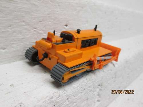 OO SCALE : BACHMANN : ORANGE BULLDOZER - PART OF THE THOMAS COLLECTION
