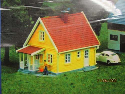 HO SCALE : HELJAN : YELLOW HOUSE - KIT - BOXED
