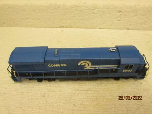 HO SCALE : ATLAS : CONRAIL B23 DIESEL LOCOMOTIVE