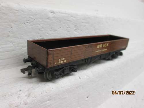 OO SCALE : HORNBY DUBLO - 50 TON BRICK WAGON