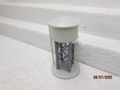 HO SCALE : WATER TOWER