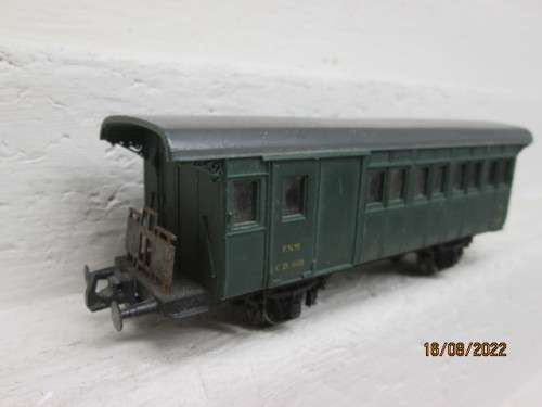 HO SCALE : RIVEROSSI : OLD TIMER GREEN PASSENGER COACH