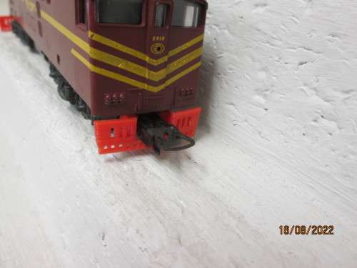 HO SCALE :  LIMA SAR : 5E ELECTRIC LOCO - REPLACEMENT RED COW-CATCHER