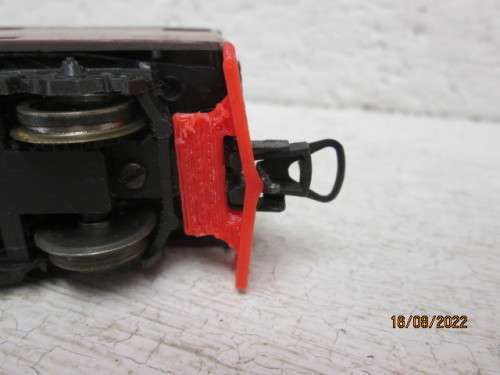 HO SCALE :  LIMA SAR : 5E ELECTRIC LOCO - REPLACEMENT RED COW-CATCHER