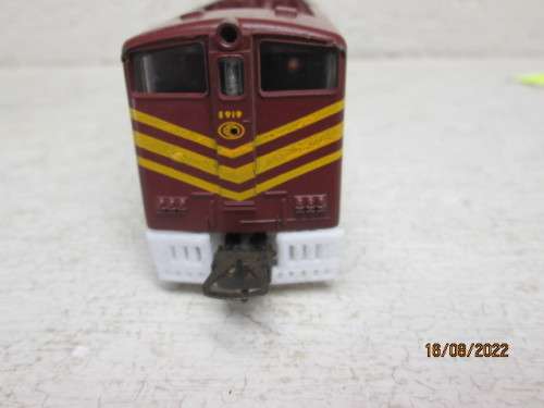 HO SCALE :  LIMA SAR : 5E ELECTRIC LOCO - REPLACEMENT WHITE COW-CATCHER