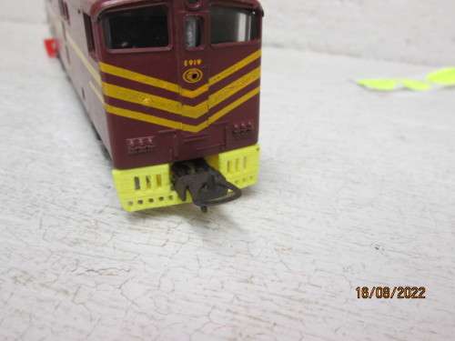 HO SCALE :  LIMA SAR : 5E ELECTRIC LOCO - REPLACEMENT YELLOW COW-CATCHER