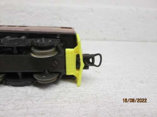 HO SCALE :  LIMA SAR : 5E ELECTRIC LOCO - REPLACEMENT YELLOW COW-CATCHER