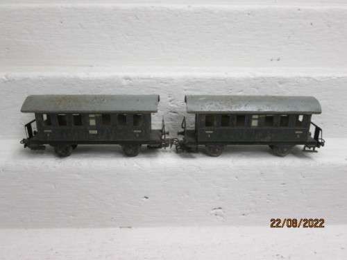 HO SCALE : MARKLIN : 3RD CLASS PASSENGER COACHES - X2