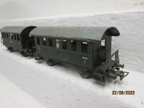 HO SCALE : MARKLIN : 3RD CLASS PASSENGER COACHES - X2