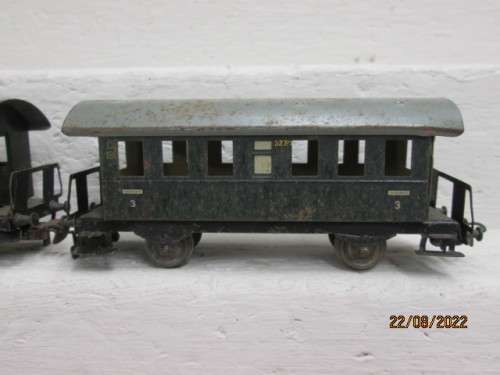 HO SCALE : MARKLIN : 3RD CLASS PASSENGER COACHES - X2
