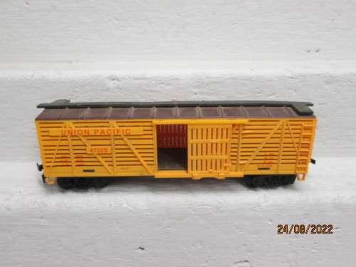 HO SCALE : UNION PACIFIC : 40 FOOT CATTLE STOCK CAR WAGON