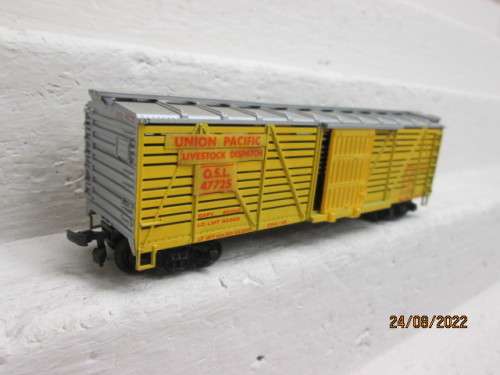 HO SCALE : UNION PACIFIC : 40 FOOT CATTLE STOCK CAR WAGON