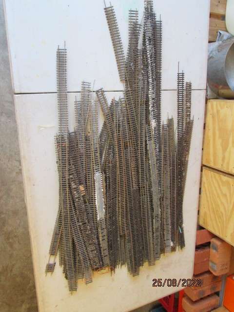 HO / OO SCALE : NICKLE SILBER FLEXI TRACK OFFCUTS - X59 PIECES