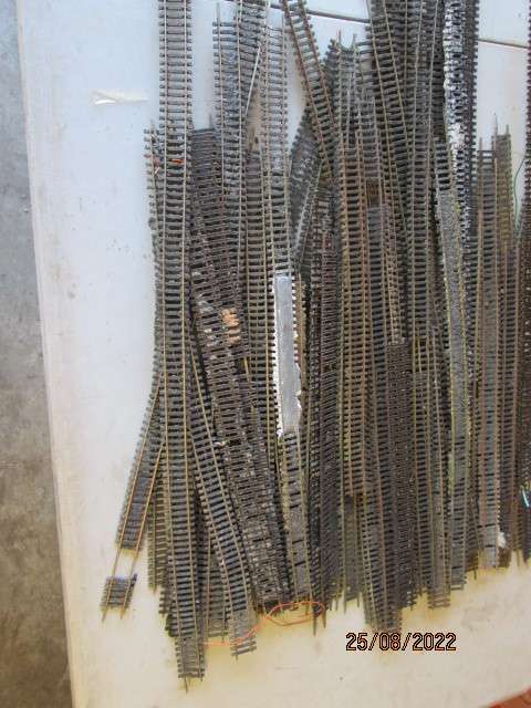 HO / OO SCALE : NICKLE SILBER FLEXI TRACK OFFCUTS - X59 PIECES
