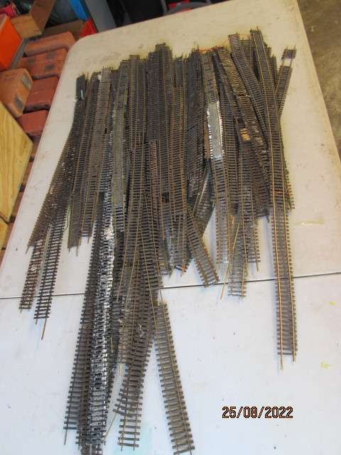 HO / OO SCALE : NICKLE SILBER FLEXI TRACK OFFCUTS - X59 PIECES