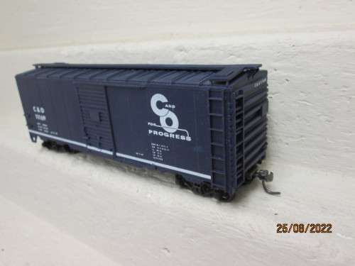 HO SCALE : ACCURAIL : 41 FOOT C and O -  BOX CAR