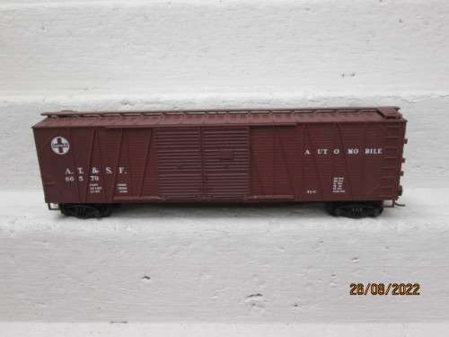 HO SCALE : INTERMOUNTAIN : SANTA FE - 51 FOOT  - BOX CAR WAGON - BOXED