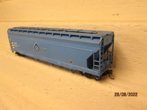 HO SCALE : INTERMOUNTAIN - ADM- 55 FOOT 4-BAY  - COVERED HOPPER WAGON - BOXED