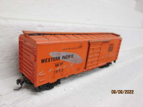 HO SCALE : WESTERN PACIFIC - 40 FOOT BOX CAR