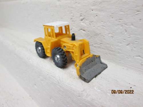 HO SCALE : ENTRY LEVEL BULLDOZER