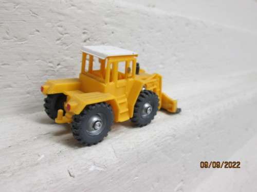 HO SCALE : ENTRY LEVEL BULLDOZER