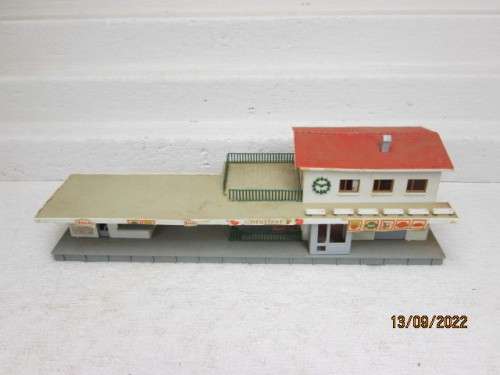 HO SCALE : LARGE STATION BUILDING