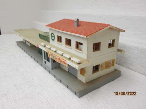 HO SCALE : LARGE STATION BUILDING