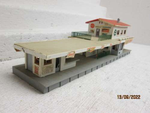 HO SCALE : LARGE STATION BUILDING