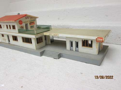 HO SCALE : LARGE STATION BUILDING