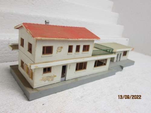 HO SCALE : LARGE STATION BUILDING
