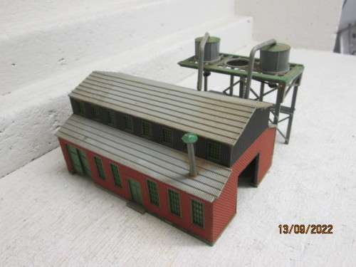 HO SCALE : HELJAN : SHED WITH SILOS