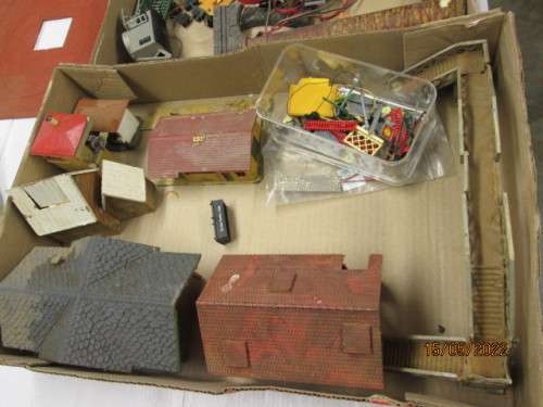 HO / OO SCALE : BUILDING SCRAPYARD - X3 BEERBOXES